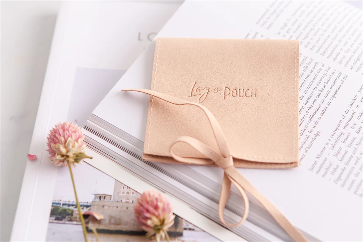지속 가능한 믹스 앤 매치 색상이 포함된 Chloe J - Wedding Solution 리뷰 및 가격