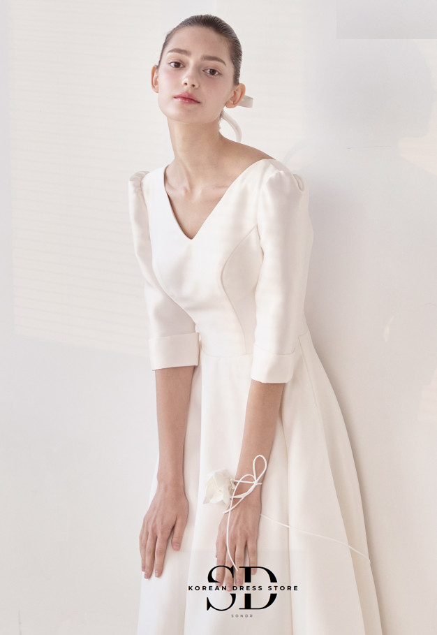 Sondr v 넥 새틴 하프 슬리브 한국 웨딩 드레스  - Wedding Qq 리뷰 및 가격